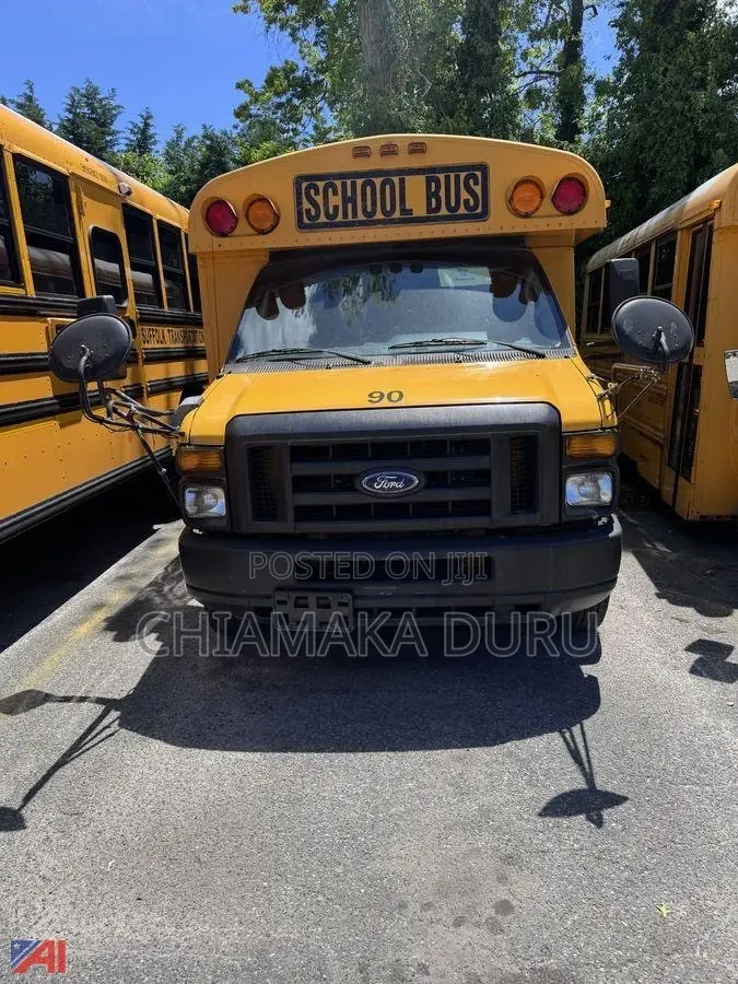 Ford E450 2010 Yellow