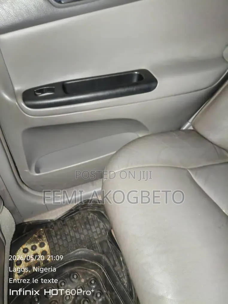 Toyota Camry 2025 Silver