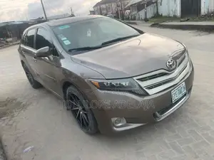 Toyota Venza V6 2010 Gold