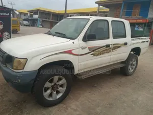Toyota Hilux 2.5 Cab 2005 White