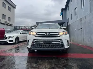 Toyota Highlander Limited Platinum 4x2 V6 (3.5L 6cyl 8A) 2018 White