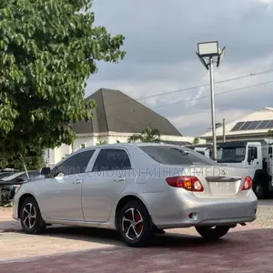 Toyota Corolla 2010 Silver