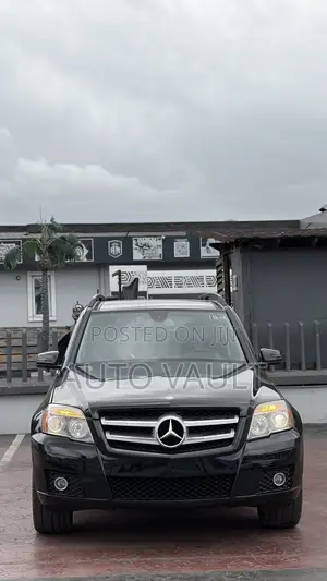 Mercedes-Benz GLK-Class 350 2010 Black