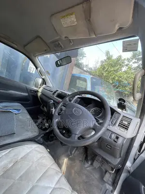 Toyota HiAce 2002 Silver