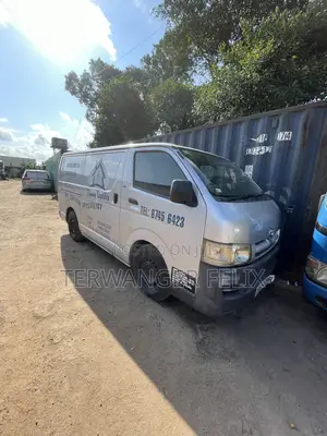 Toyota HiAce 2002 Silver