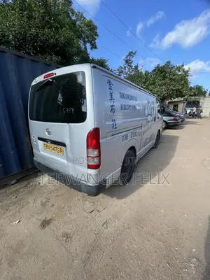 Toyota HiAce 2002 Silver