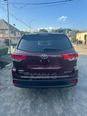 Toyota Highlander XLE 2019 Burgundy