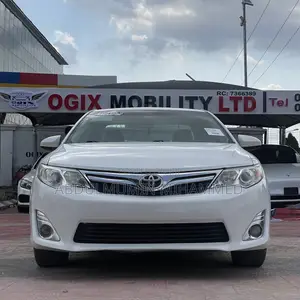 Toyota Camry XLE 4dr Sedan (2.5L 4cyl 6A) 2012 White