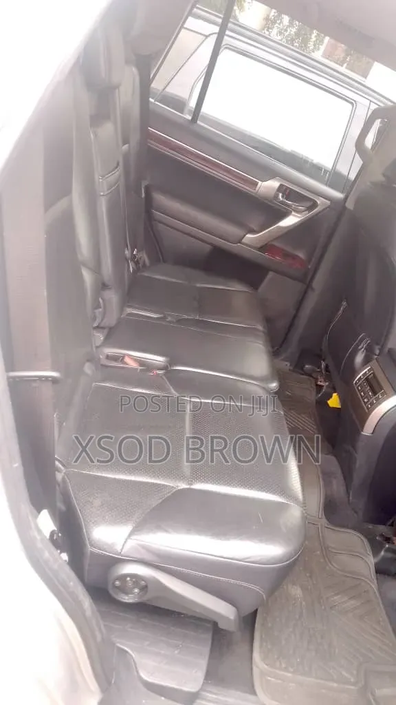 Lexus GX 2011 Silver