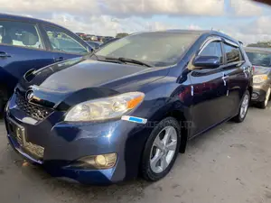 Toyota Matrix S Hatchback AWD (2.4L 4cyl 4A) 2013 Blue