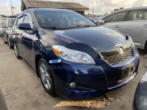 Toyota Matrix S Hatchback AWD (2.4L 4cyl 4A) 2013 Blue