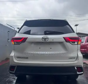 Toyota Highlander Limited Platinum 4x2 V6 (3.5L 6cyl 8A) 2018 White