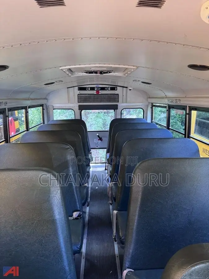 Ford E450 2010 Yellow