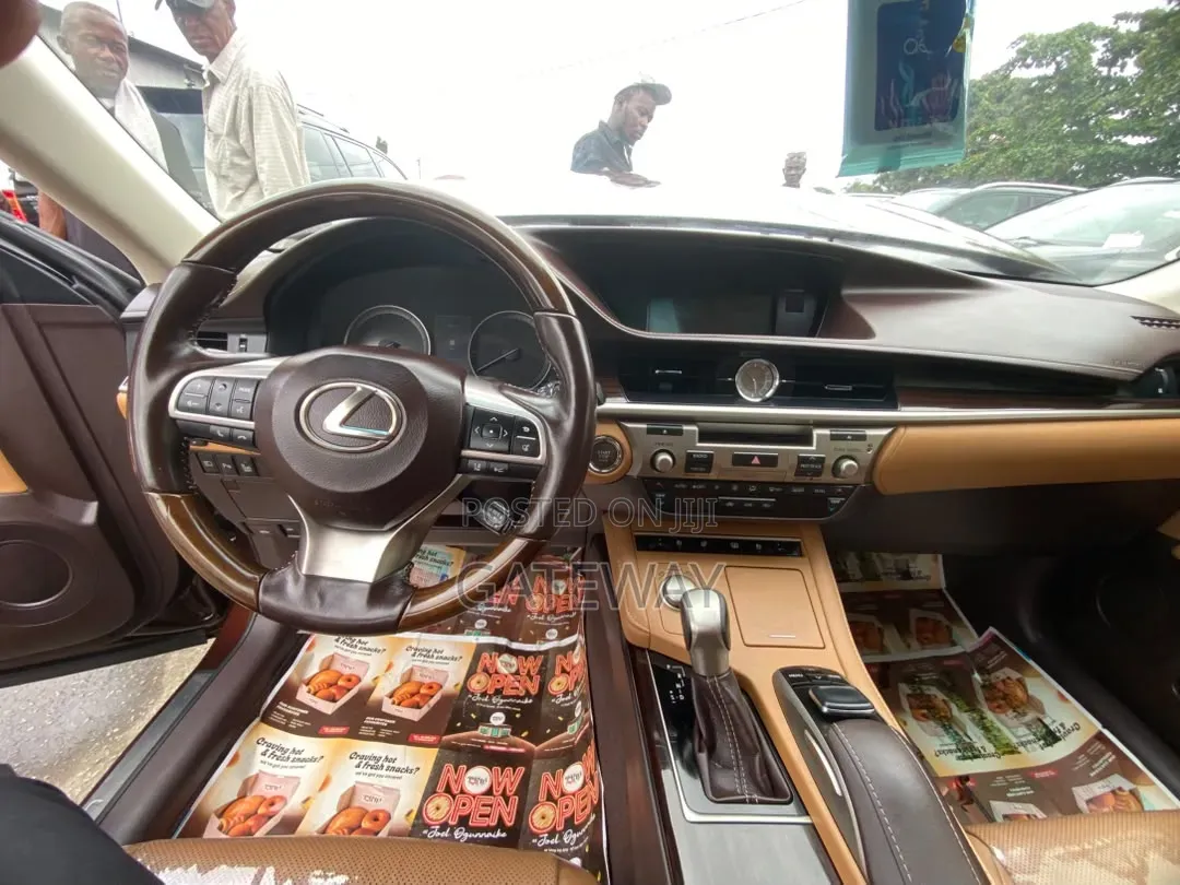 Lexus ES 2017 Brown