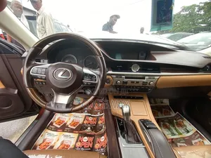 Lexus ES 2017 Brown