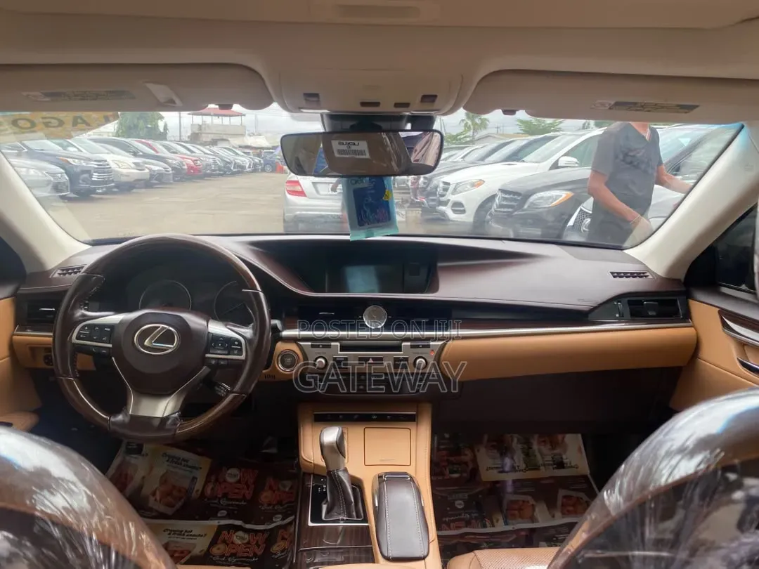 Lexus ES 2017 Brown