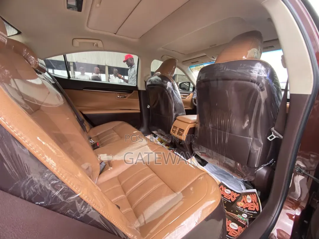 Lexus ES 2017 Brown