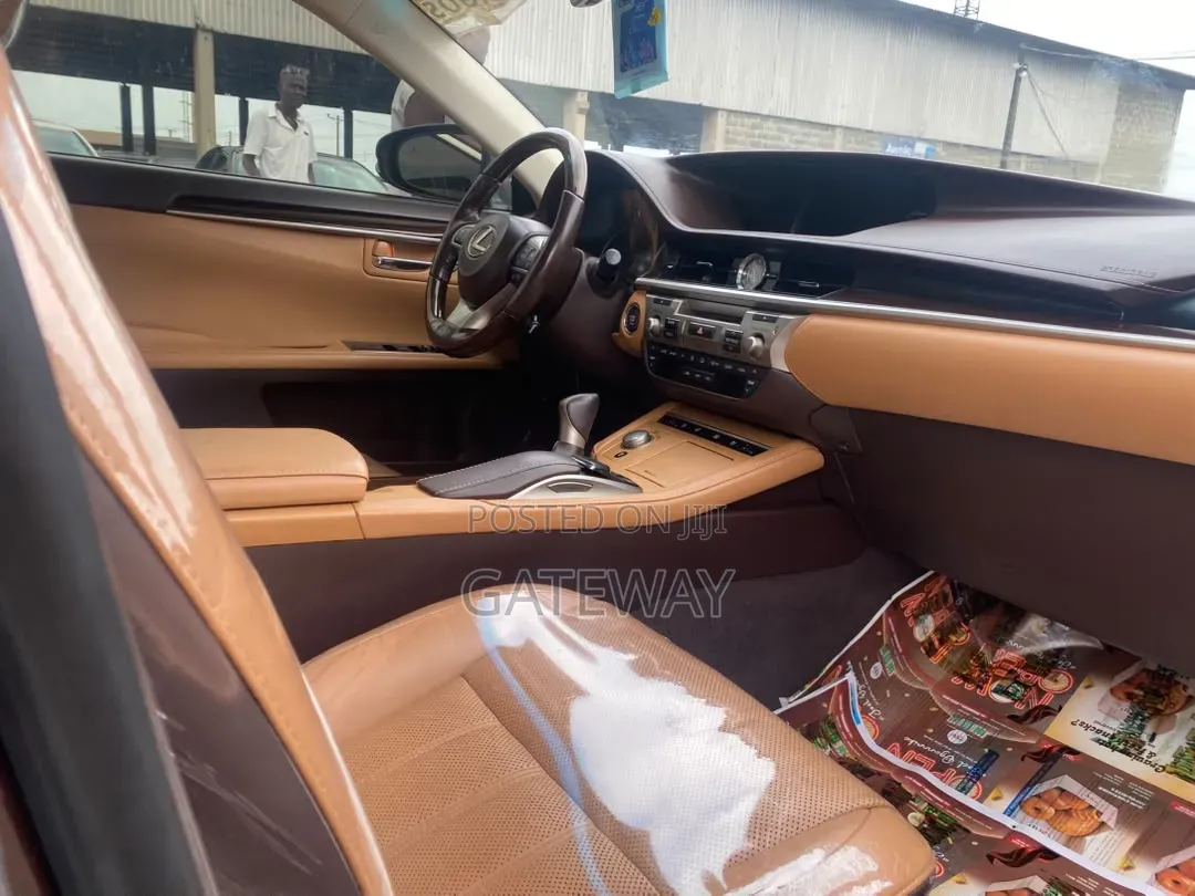 Lexus ES 2017 Brown