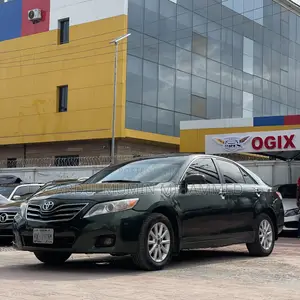 Toyota Camry LE 4dr Sedan (2.5L 4cyl 6AM) 2010