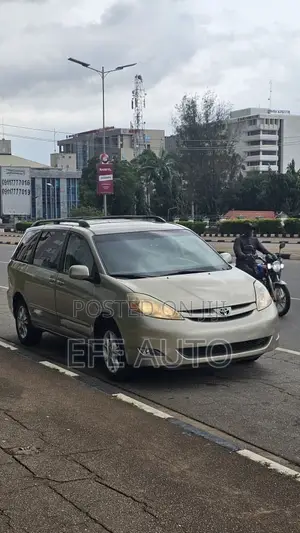 Toyota Sienna XLE AWD 2006 Gold