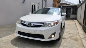 Toyota Camry XLE 4dr Sedan (2.5L 4cyl 6A) 2013 White