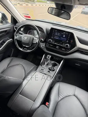 Toyota Highlander XLE 2021 Blue