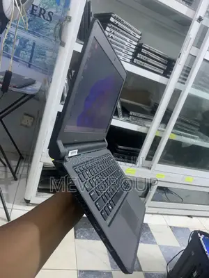 Laptop Dell Latitude 3350 4GB Intel Core i5 HDD 320GB