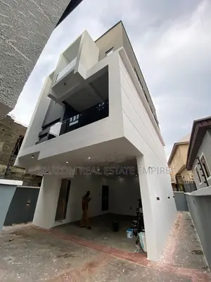 4bdrm Duplex in Rafiu Ajibade Street, Kosofe / Kosofe for sale