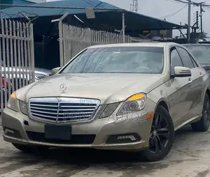 Mercedes-Benz E350 Base 4Matic Sedan AWD (3.5L 6cyl 7A) 2010 Gold
