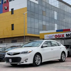 Toyota Avalon XLE Premium 4dr Sedan (3.5L 6cyl 6A) 2015 White