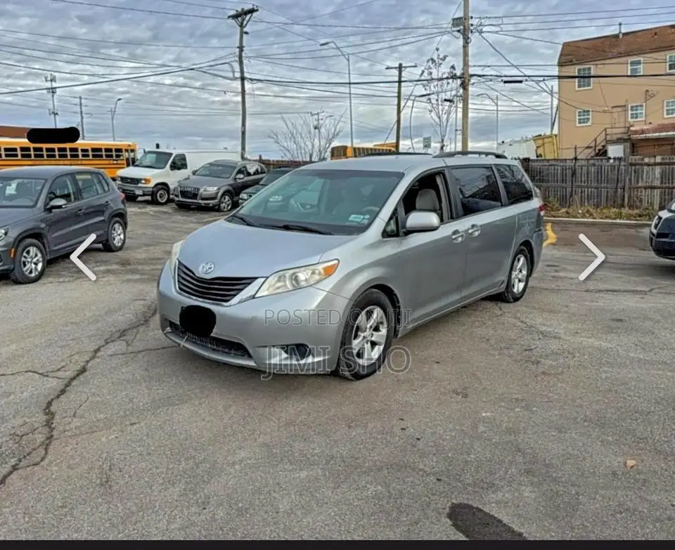 Toyota Sienna LE 8 Passenger 2012 Silver