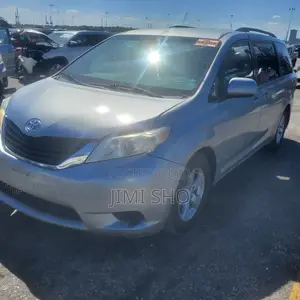Toyota Sienna LE 8 Passenger 2012 Silver