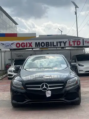 Mercedes-Benz C300 2016 Black