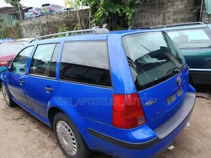 Volkswagen Golf 2004 Blue