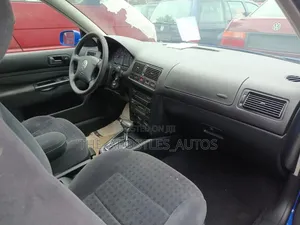 Volkswagen Golf 2004 Blue