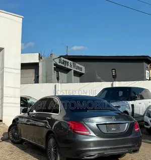 Mercedes-Benz C300 2016 Black