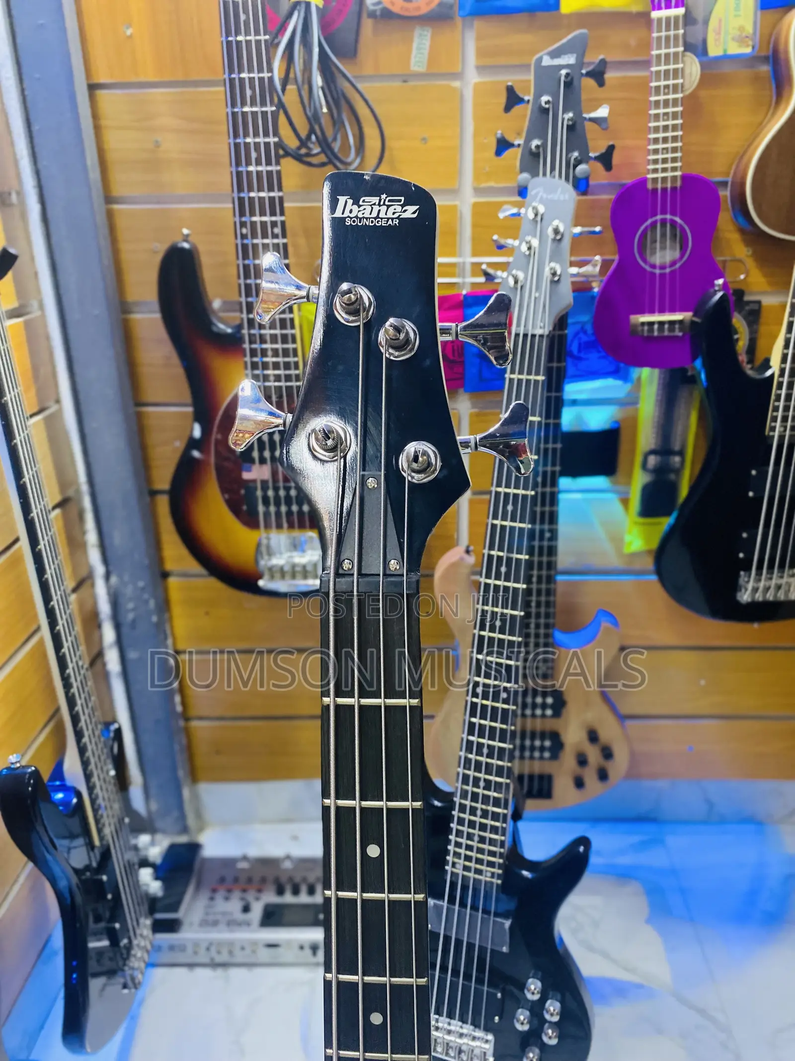 Ibanez 4 Strings Guitar