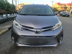 Toyota Sienna Limited Premium 7 Passenger (3.5L 6cyl 8A) 2017 Gray