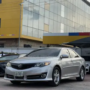 Toyota Camry SE 4dr Sedan (2.5L 4cyl 6A) 2013 White