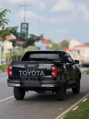 Toyota Hilux 2024 Black
