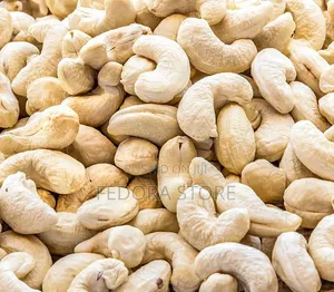Cashew Nuts in Kg Tonnes (Any Grade)