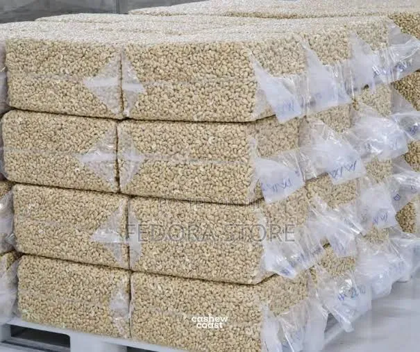 Cashew Nuts in Kg Tonnes (Any Grade)