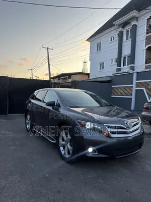Toyota Venza LE 2012 Gray