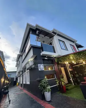 Smart 4 Bedroom Apartment Surulere