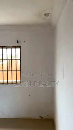 Mini Flat in Adeba, Lakowe for rent