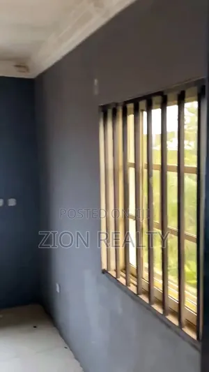 Mini Flat in Adeba, Lakowe for rent