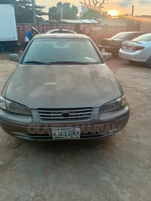 Toyota Camry Automatic 1999 Gold