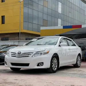 Toyota Camry XLE 4dr Sedan (2.5L 4cyl 6AM) 2010 White