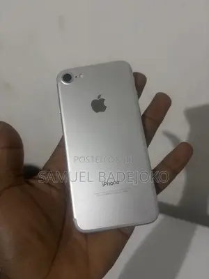 Apple iPhone 7 32 GB Silver