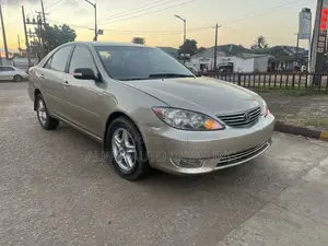 Toyota Camry 2005 Gold